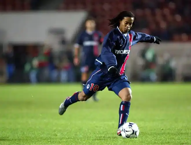 随着社交媒 随着社交媒